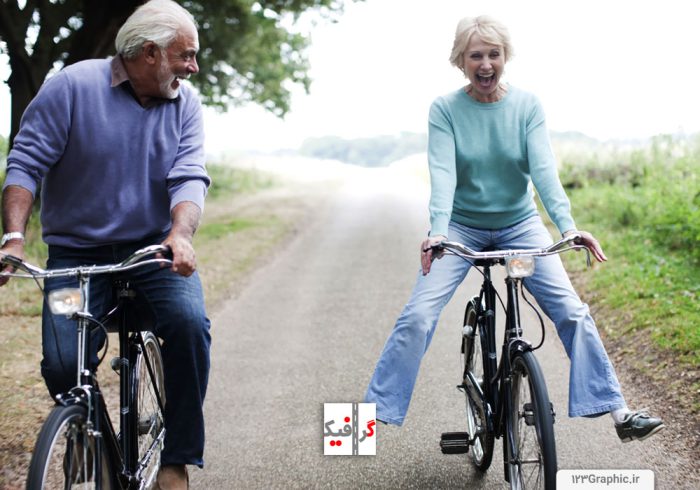 عکس-بامزه-پیر-مرد-و-پیر-زن-در-حال-دوچرخه-سواری