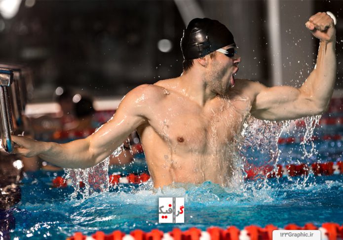 شناگر-جوان-برنده-شده-در-مسابقه-شنا